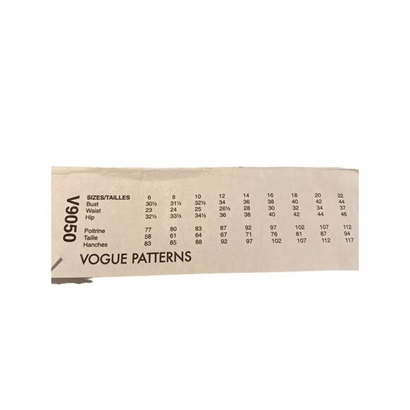 Sewing Pattern Vogue V9050 Easy Patterns Misses' Petite Notch-Neck Dresses - Picture 4 of 6